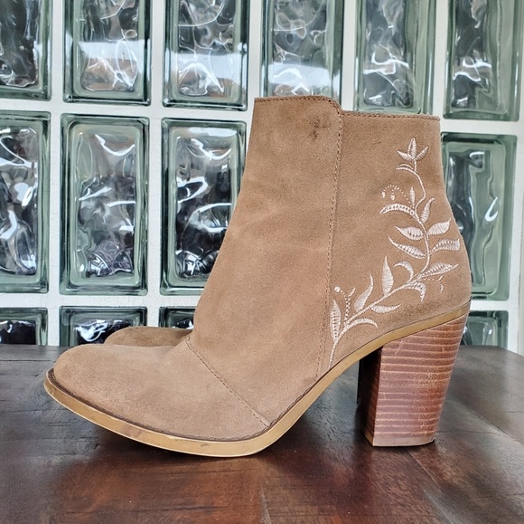 Lucky Brand Elenor Embroidered Suede Boot - Picture 2 of 8